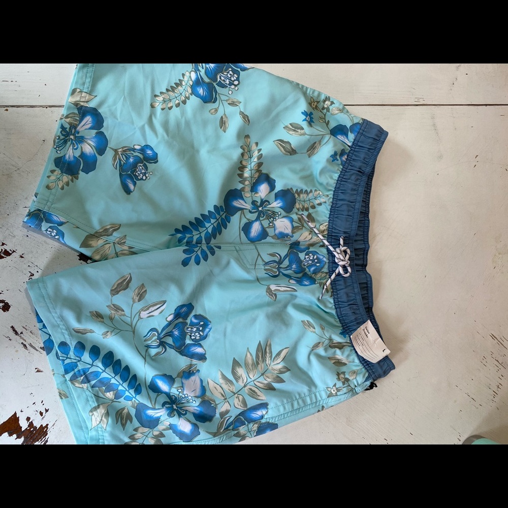 Men’s swim trunks
